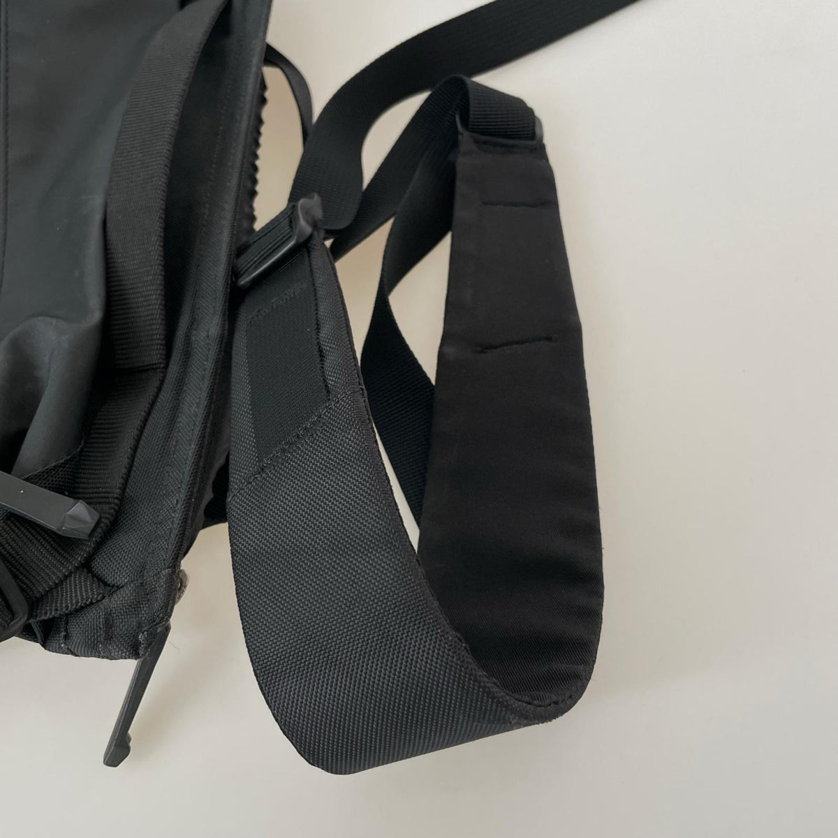 ショルダーバッグ ARRO 8 SHOULDER BAG ﾌﾞﾗｯｸ ブラック