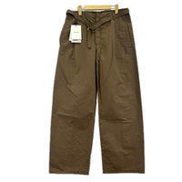 パンツ BELTED EASY PANTS ブラウン