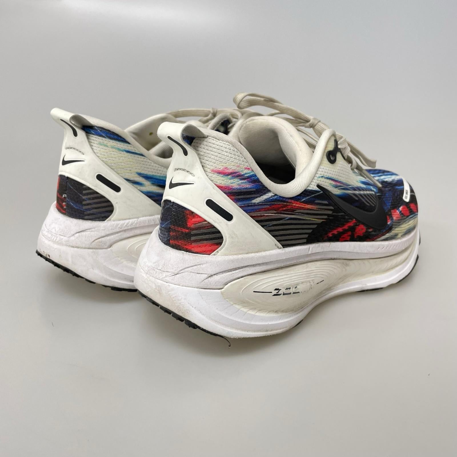 シューズ VOMERO 18 SE (26.0) 26cm (US8 UK7 1/2 EU42) マルチカラー