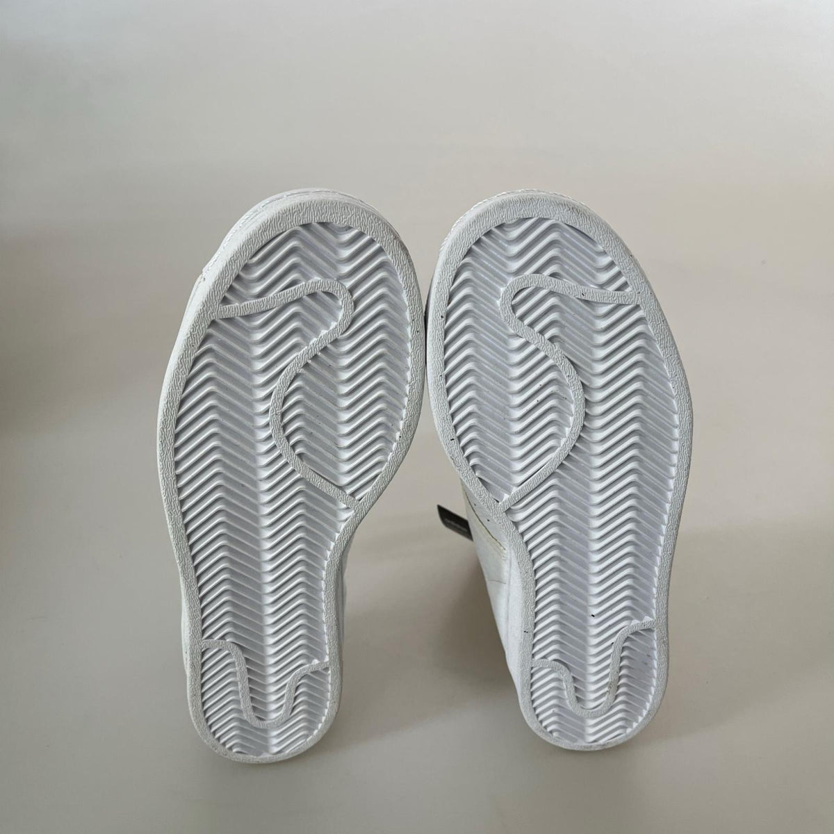 スニーカー adidas FY1317 スニーカーWH 23.0 23cm (US5 UK4 1/2 EU36) ホワイト