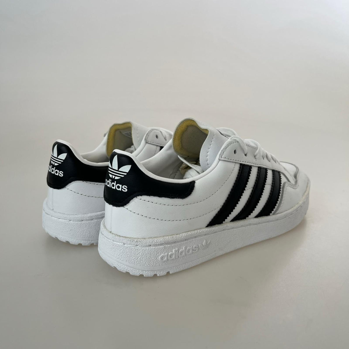 スニーカー adidas EG9734 スニーカーWH 23.0 23cm (US5 UK4 1/2 EU36)
