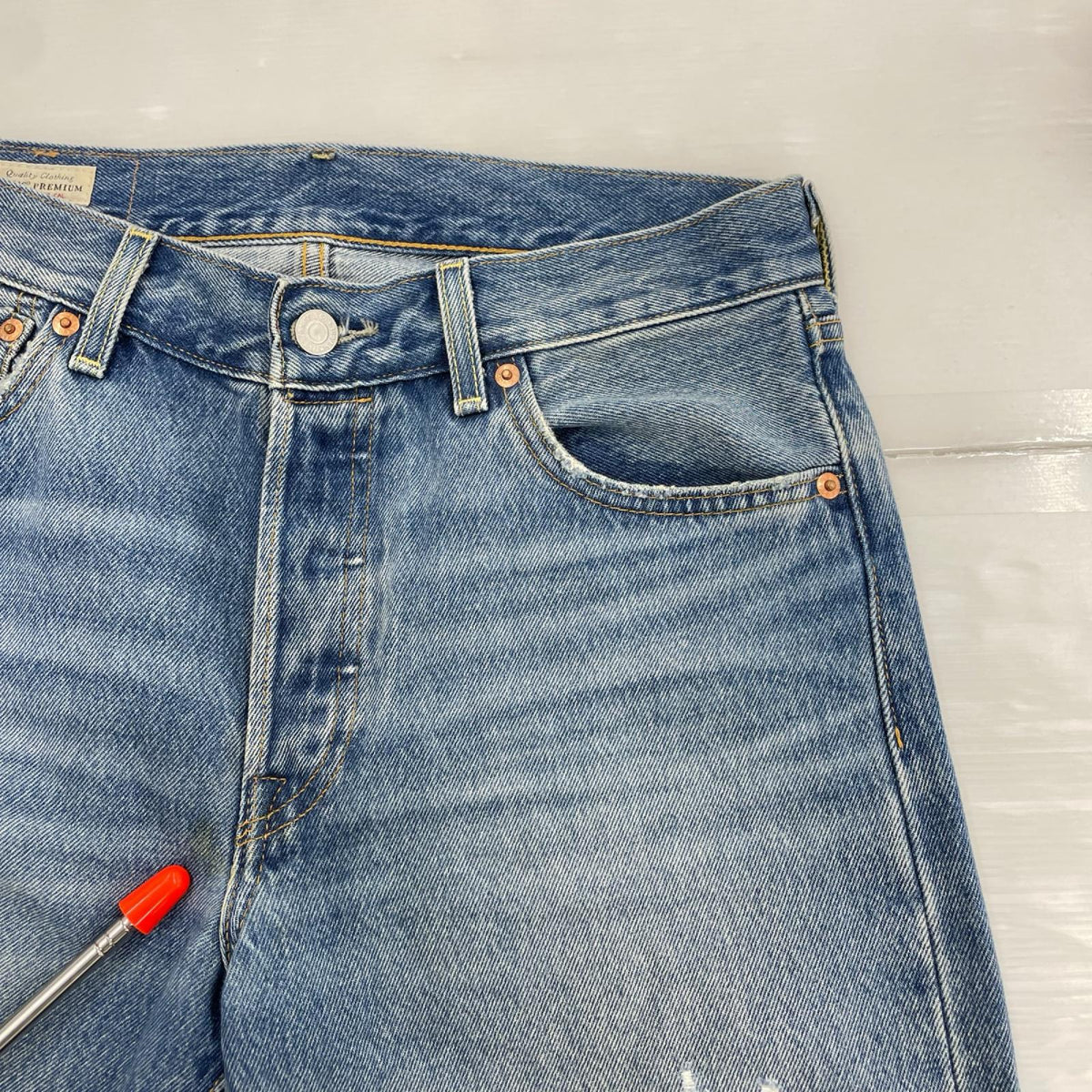 デニムパンツ PREMIUM 501(R) '54 ﾀﾞﾒｰｼﾞ加工 ｻｯｸｽ