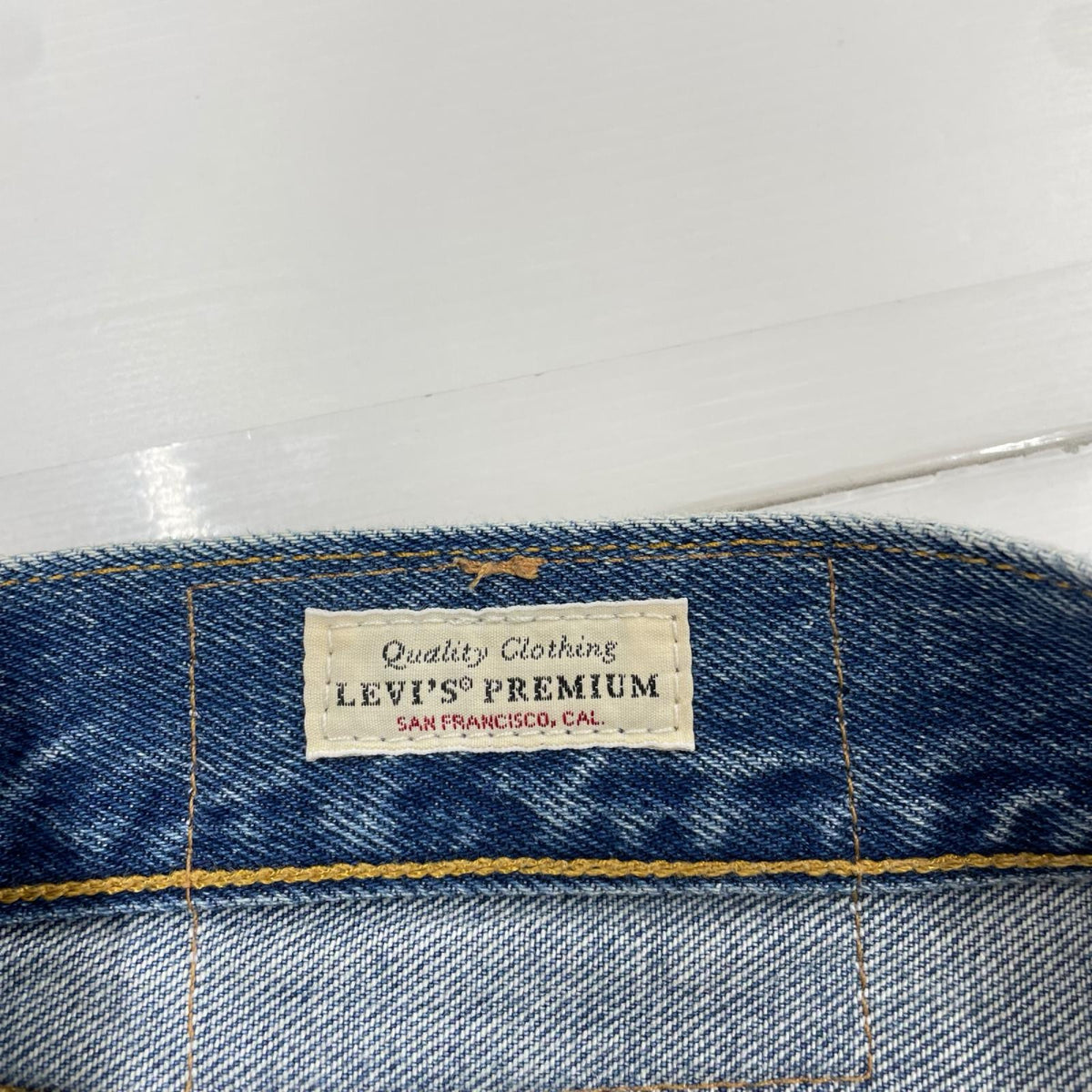 デニムパンツ PREMIUM 501(R) '54 ﾀﾞﾒｰｼﾞ加工 ｻｯｸｽ