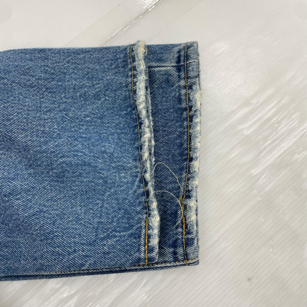 デニムパンツ PREMIUM 501(R) '54 ﾀﾞﾒｰｼﾞ加工 ｻｯｸｽ