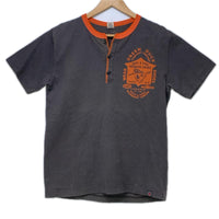 半袖Ｔシャツ Groovers ヘンリーネックプリントTee 40 ブラウン L ブラウン