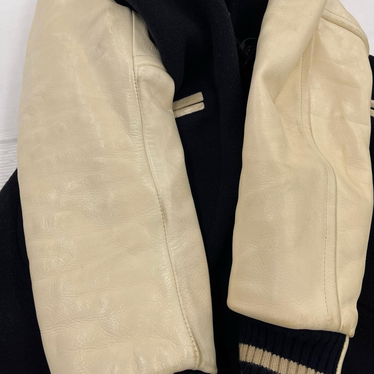 ジャケット 袖ﾚｻﾞｰﾀﾞｯﾌﾙｺｰﾄ（XS) ネイビー