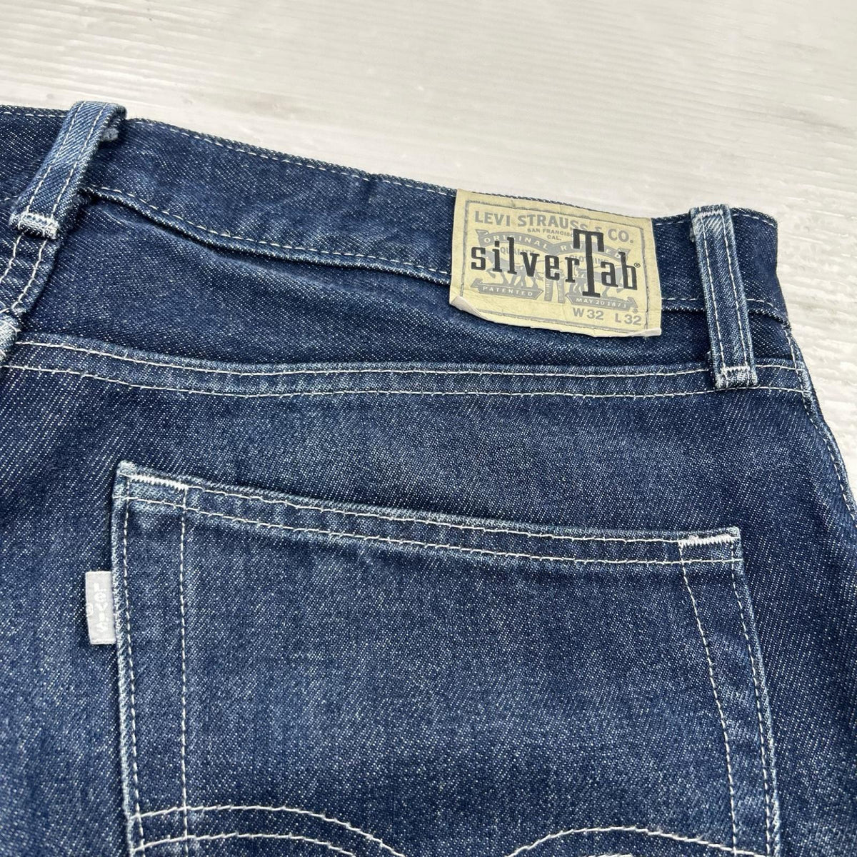 デニムパンツ Levi's SILVERTAB STRAIGHT ﾃﾞﾆﾑﾊﾟﾝﾂW32L32 ｲﾝﾃﾞｨｺﾞ