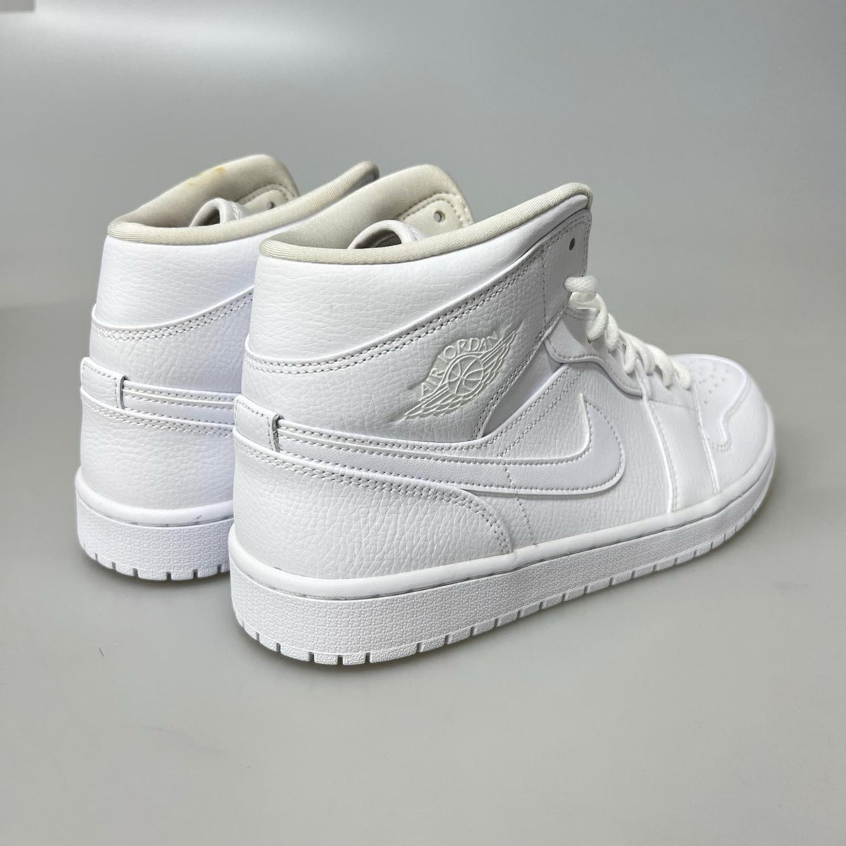 スニーカー Air Jordan 1 Mid 554724-129　10ﾊｰﾌ 28.5cm (US10 1/2 UK10 EU47) ホワイト