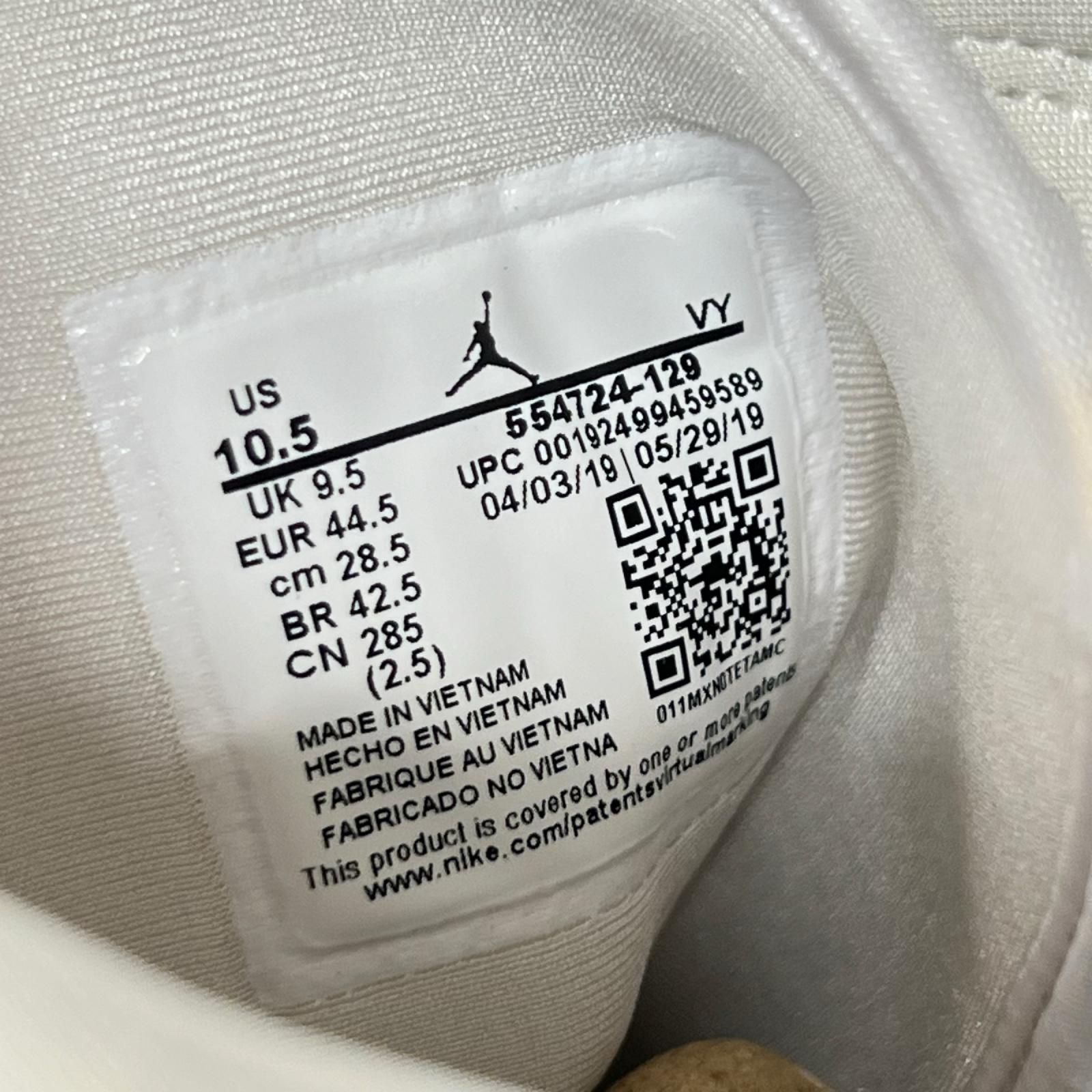 スニーカー Air Jordan 1 Mid 554724-129　10ﾊｰﾌ 28.5cm (US10 1/2 UK10 EU47) ホワイト