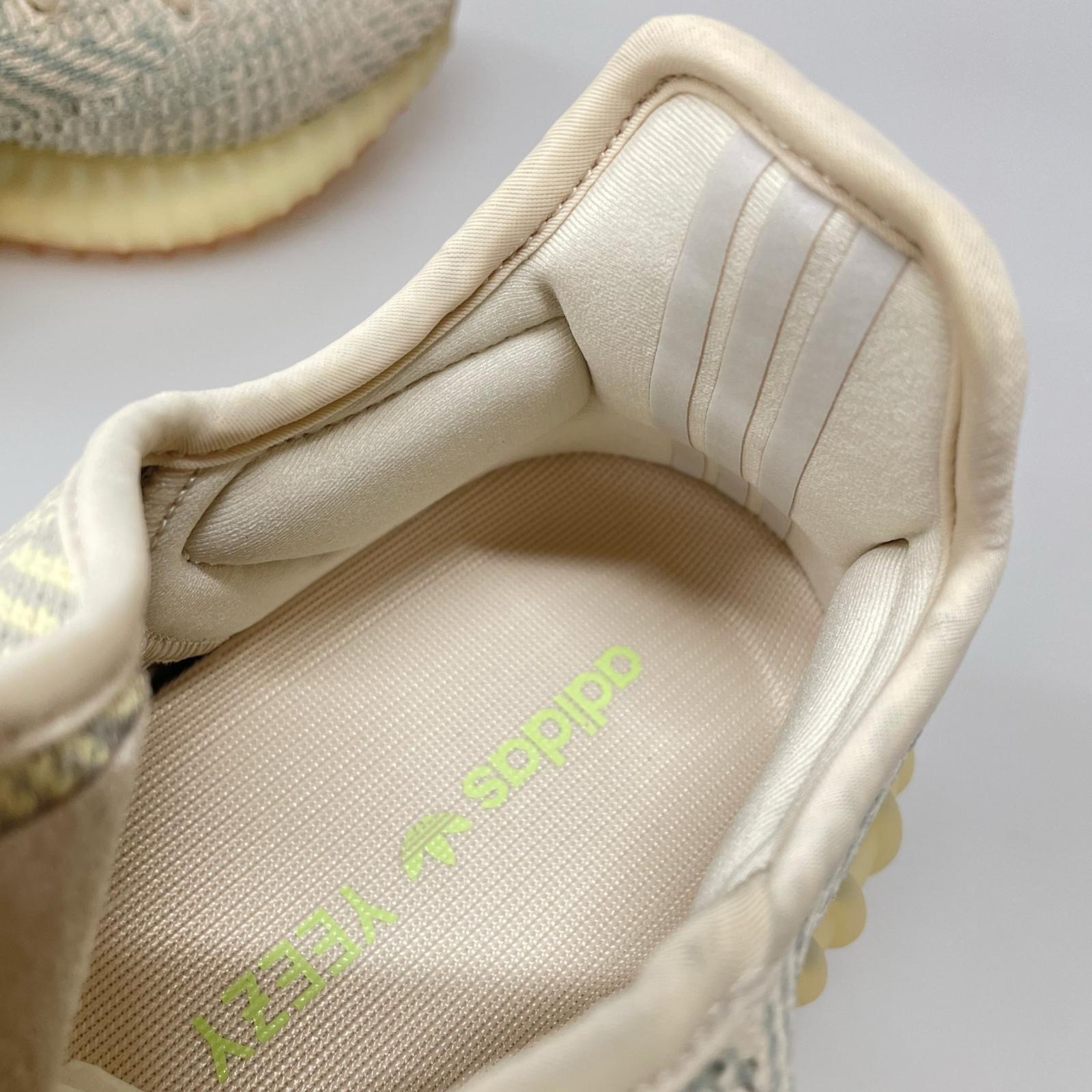 スニーカー yeezy boost 350 v2 fw3042 28cm (US10 UK9 1/2 EU46) ベージュ