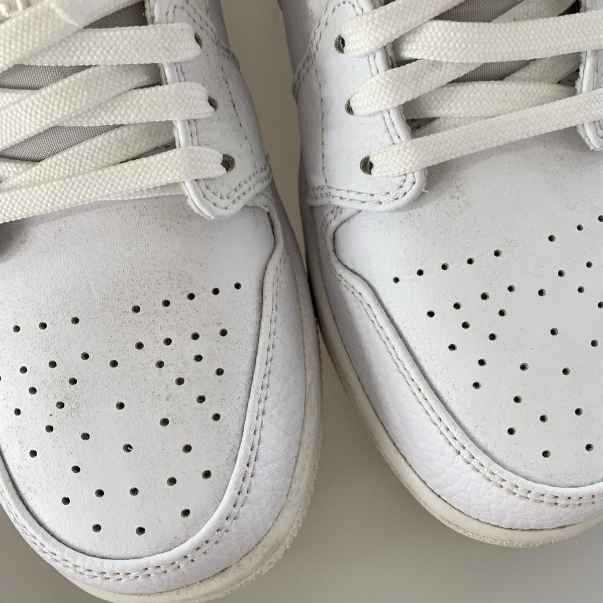 スニーカー AIR JORDAN 1 LOW 白 (26.0) 26cm (US8 UK7 1/2 EU42) ホワイト