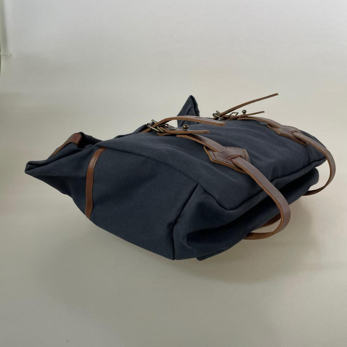 ショルダーバッグ bleu de chauffe ﾚｻﾞｰｷｬﾝﾊﾞｽﾊﾞｯｸﾞ ﾈｲﾋﾞｰ ネイビー