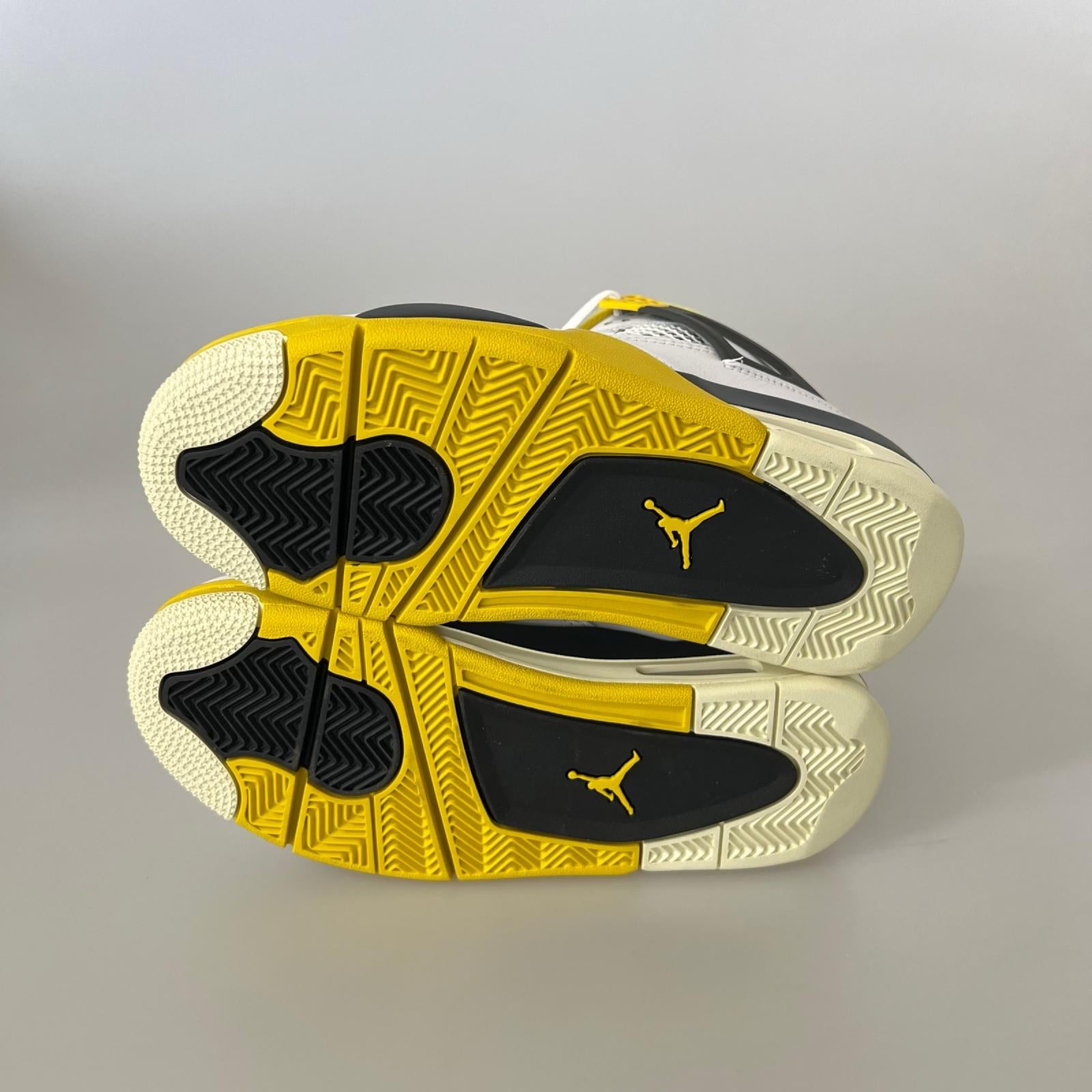 スニーカー NIKE AIR JORDAN 4 RETRO Vivid Sulfur AQ9129-101 （25） 24.5cm (US6 1/2 UK6 EU39) ホワイト