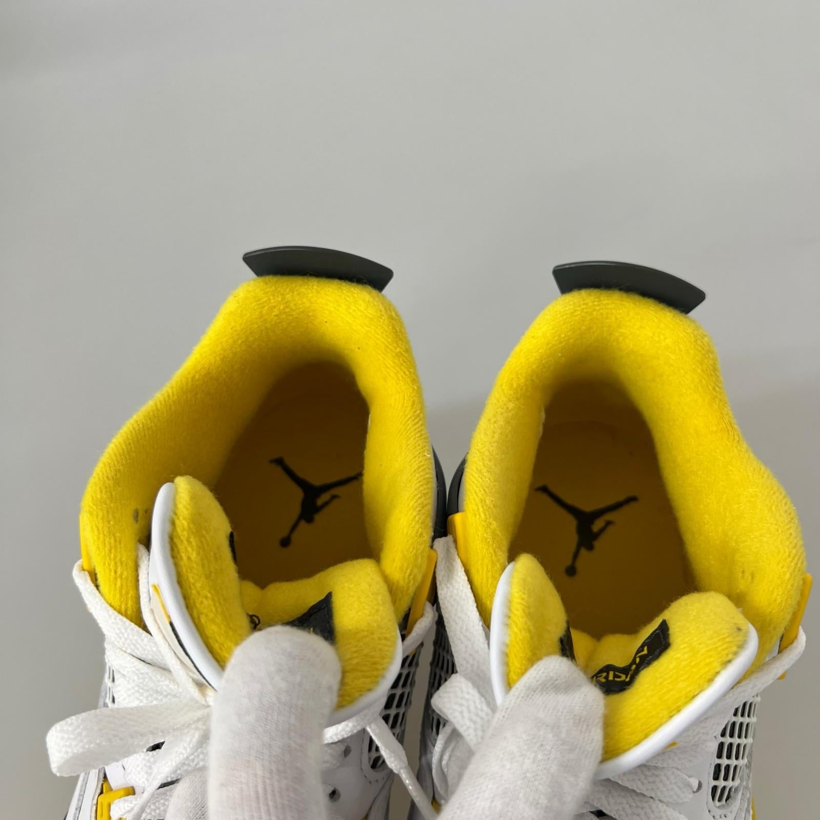 スニーカー NIKE AIR JORDAN 4 RETRO Vivid Sulfur AQ9129-101 （25） 24.5cm (US6 1/2 UK6 EU39) ホワイト
