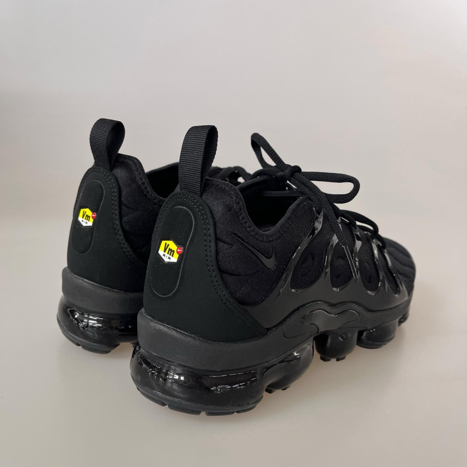 スニーカー Air Vapormax Plus 黒 27cm 27cm (US9 UK8 1/2 EU44) ブラック