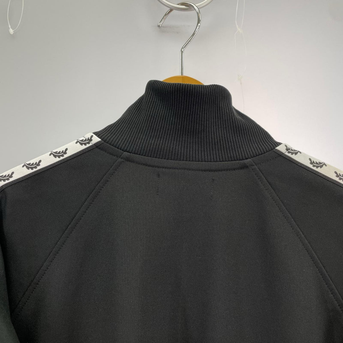ジャケット ﾄﾗｯｸｼﾞｬｹｯﾄ　黒　L L ブラック