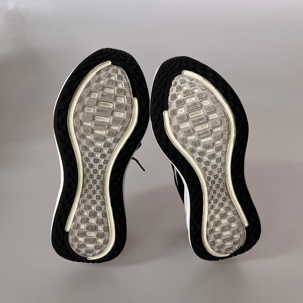 スニーカー VOMERO PLUS WIDE ﾗﾝﾆﾝｸﾞｼｭｰｽﾞ 黒 (26.5cm) 26.5cm (US8 1/2 UK8 EU43) ブラック
