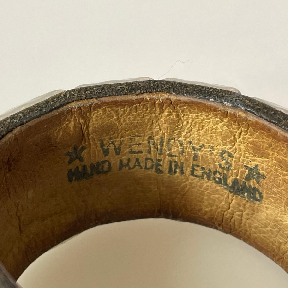 その他アクセサリー WENDY'S ｽﾀｯｽﾞ ﾚｻﾞｰﾌﾞﾚｽﾚｯﾄ