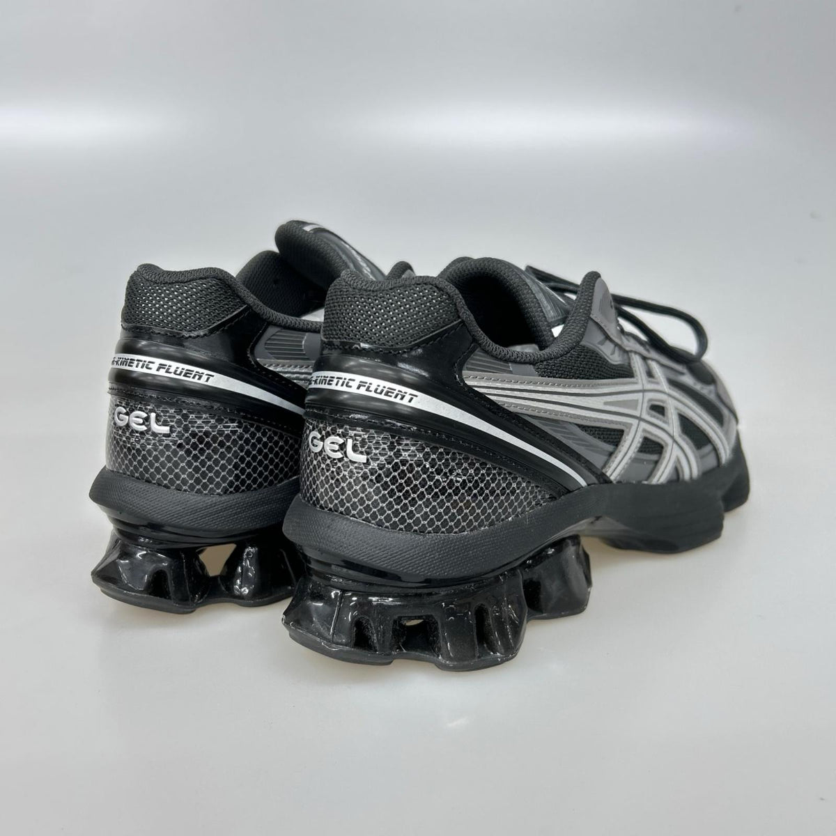 スニーカー 1203A591-024 28.5cm (US10 1/2 UK10 EU47)