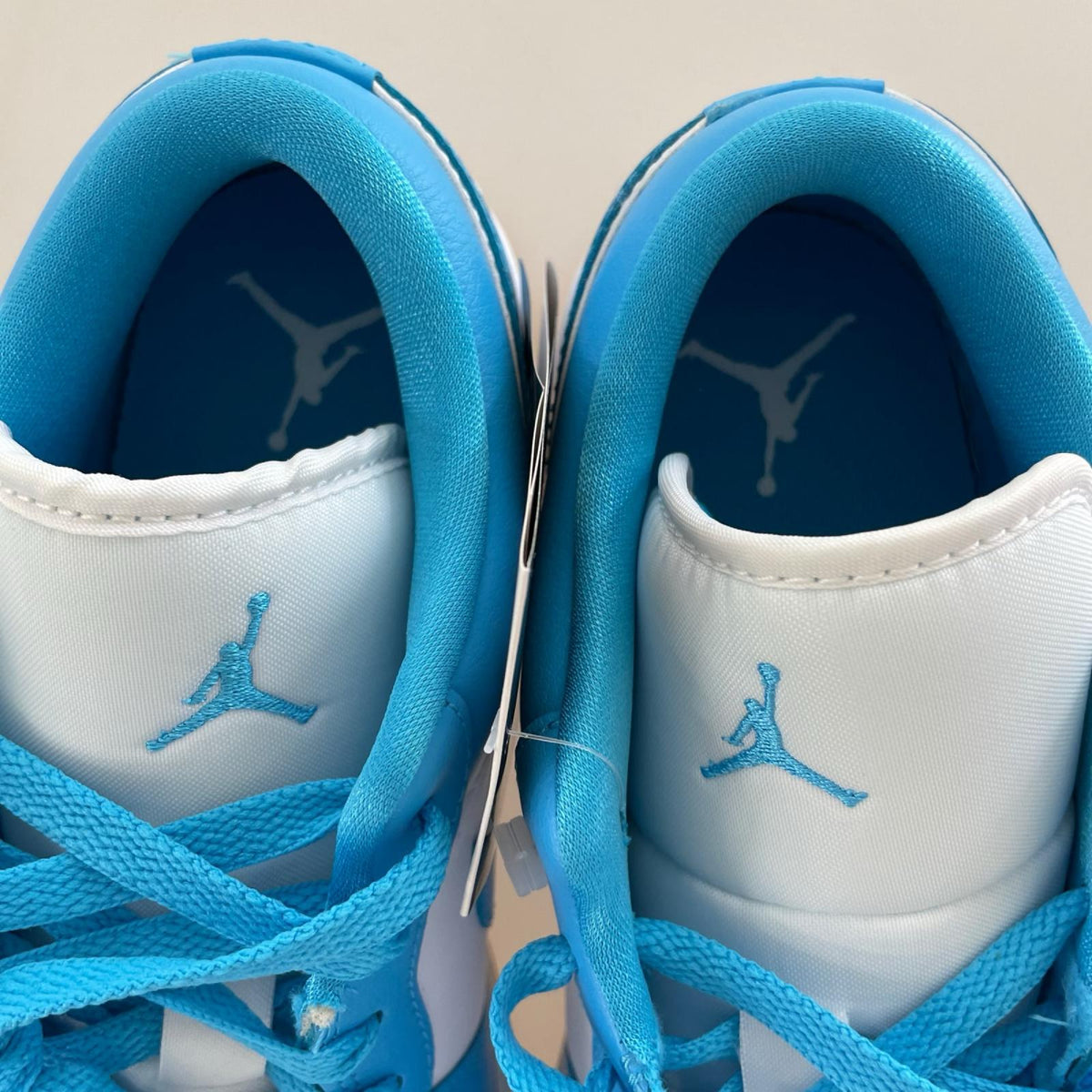 スニーカー WMNS AIR JORDAN 1 LOW BLUE GUM DC0774-104 (28.0) 28cm (US10 UK9 1/2 EU46)