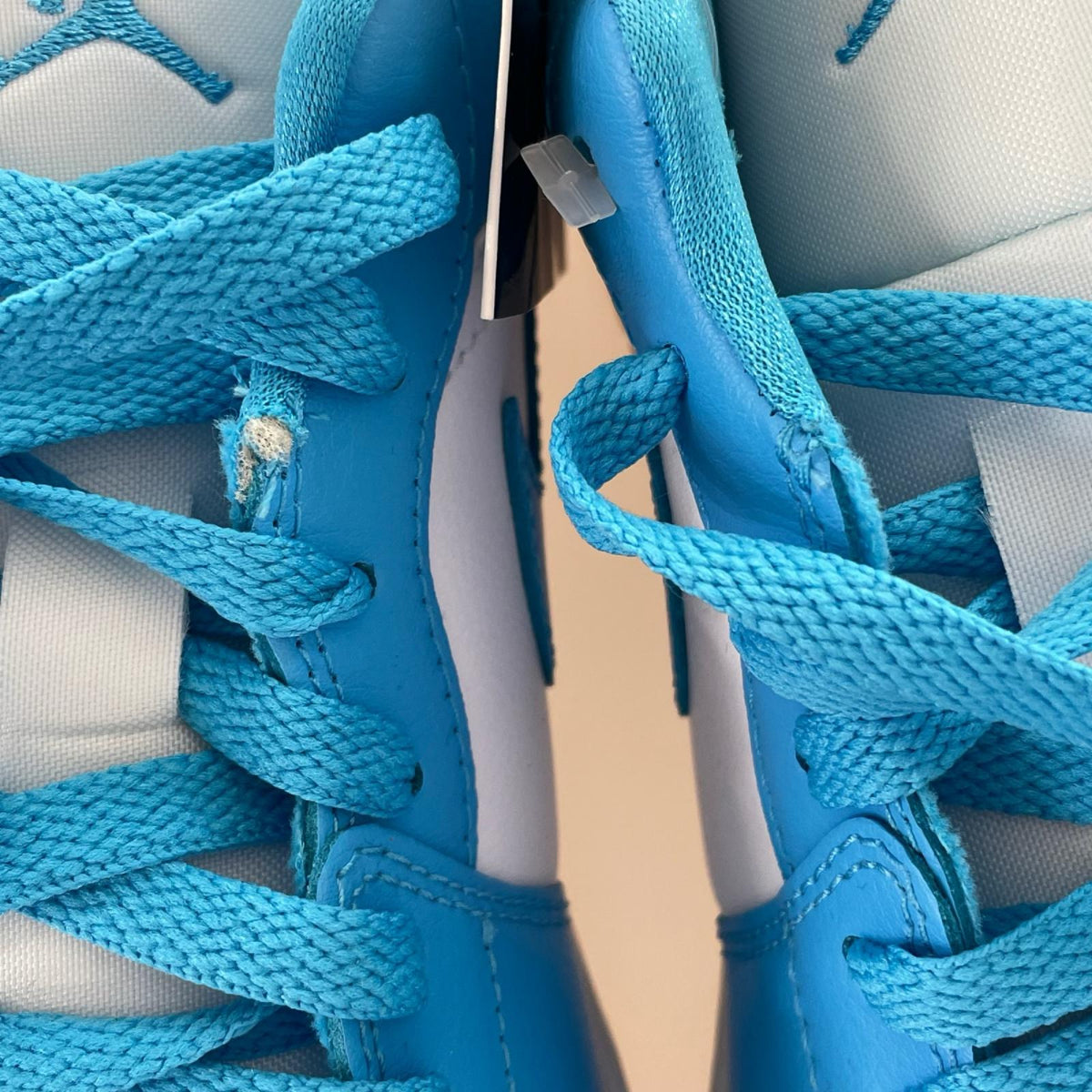 スニーカー WMNS AIR JORDAN 1 LOW BLUE GUM DC0774-104 (28.0) 28cm (US10 UK9 1/2 EU46)