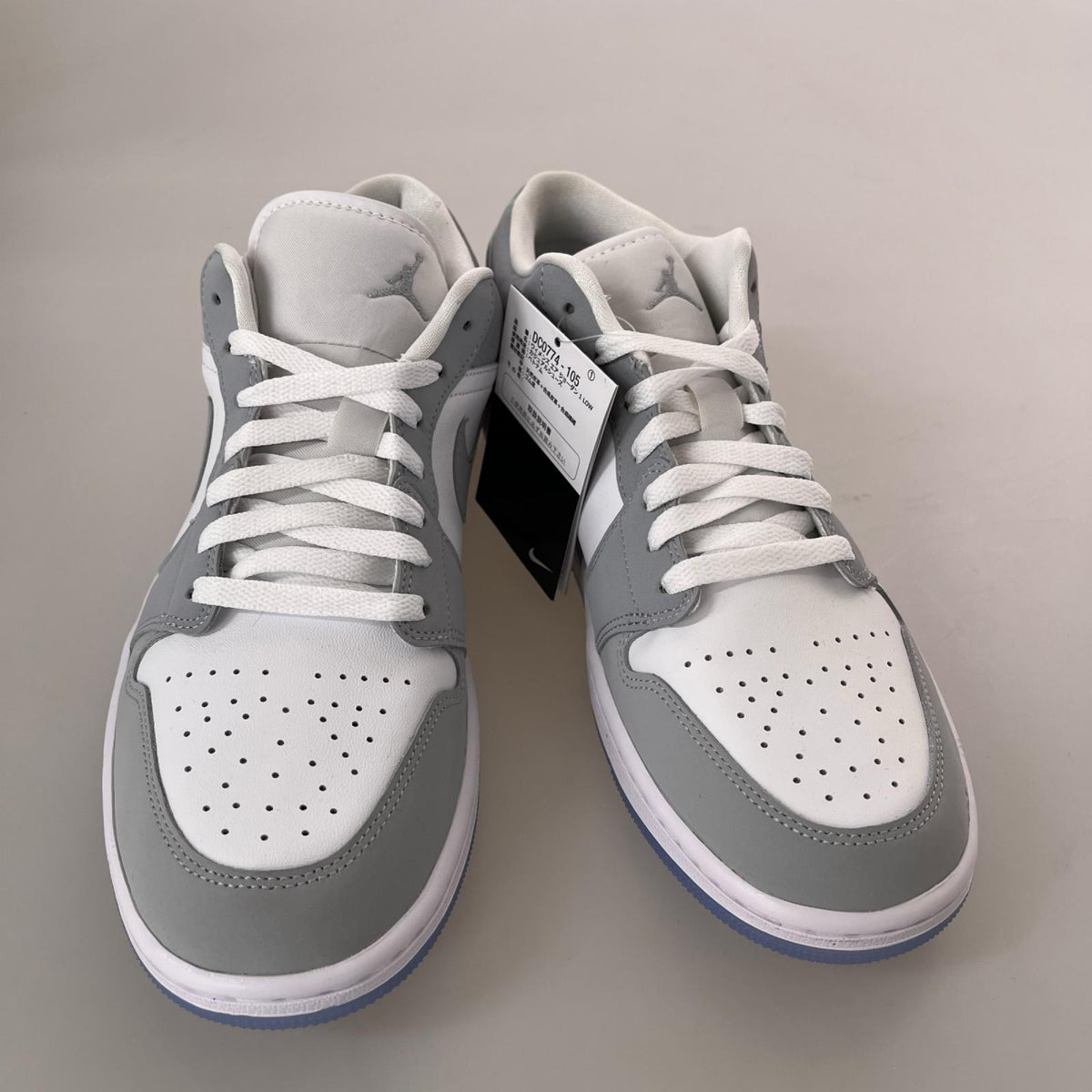 スニーカー WMNS AIR JORDAN 1 LOW WOLF GREY DC0774-105 (28.0) 28cm (US10 UK9 1/2 EU46)