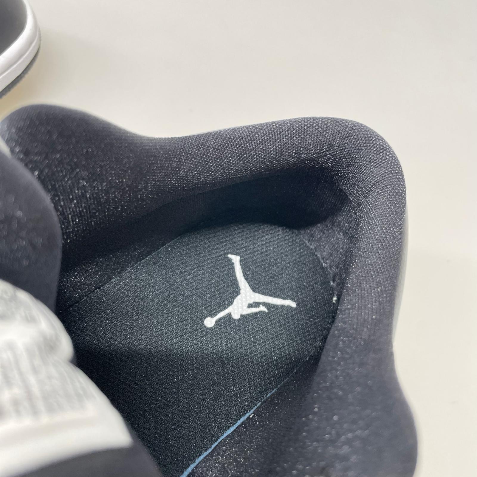 スニーカー WMNS AIR JORDAN 1 LOW WHT BLK DC0774-101 (28.0) 28cm (US10 UK9 1/2 EU46)