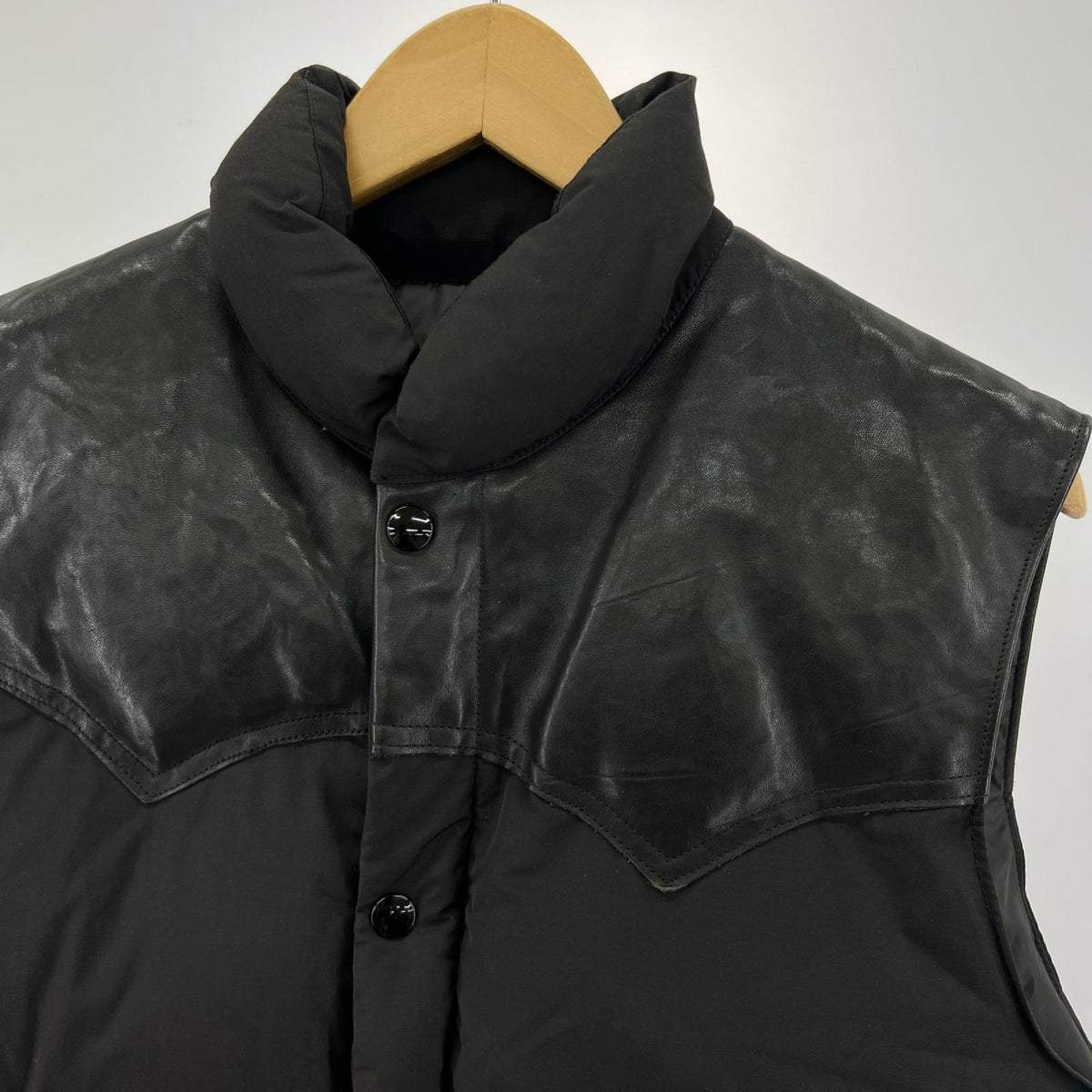 ダウンベスト LEATHER COMB. VEST/ｻｲｽﾞM M ブラック