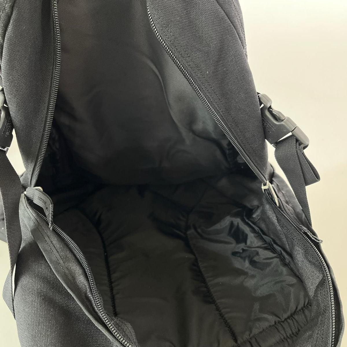 リュック・デイパック ACG KARST40 赤 レッド