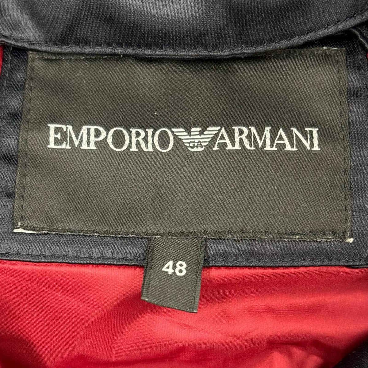 ブルゾン EMPORIO ARMANI ﾌｰﾄﾞ付属 ﾀﾞﾌﾞﾙｼﾞｯﾌﾟﾍﾞｽﾄ 48 ﾈｲﾋﾞｰ×ﾚｯﾄﾞ 48