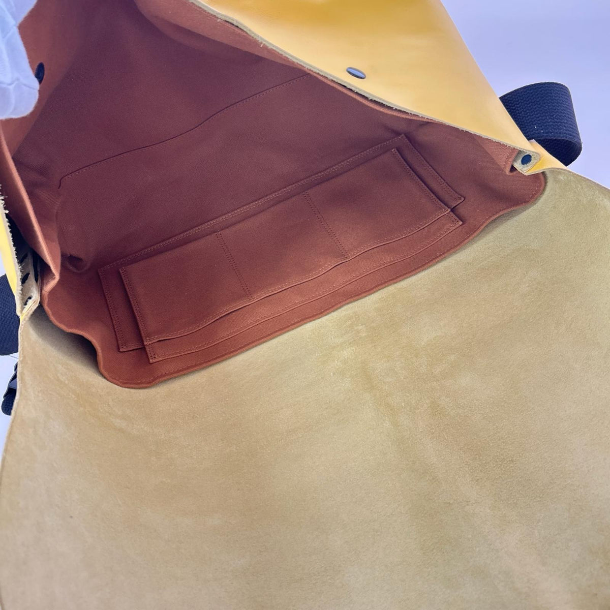 ショルダーバッグ Uni&Co ﾒｯｾﾝｼﾞｬｰﾊﾞｯｸﾞ ｲｴﾛｰ イエロー