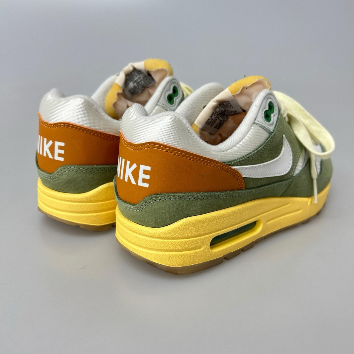 スニーカー WMNS AIR MAX 1 THINK TANK/ｶｰｷ/25cm 25cm (US7 UK6 1/2 EU40)