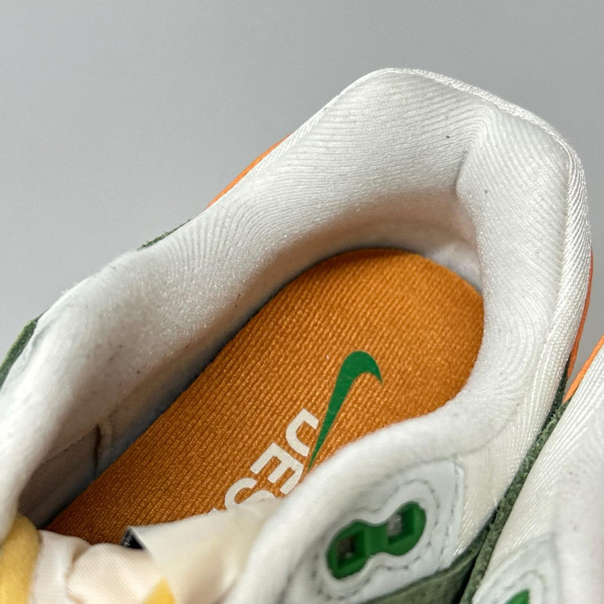 スニーカー WMNS AIR MAX 1 THINK TANK/ｶｰｷ/25cm 25cm (US7 UK6 1/2 EU40)
