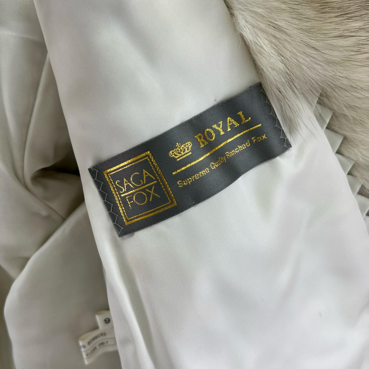 その他アウター belle vison SAGA FOX 毛皮ｺｰﾄ 白