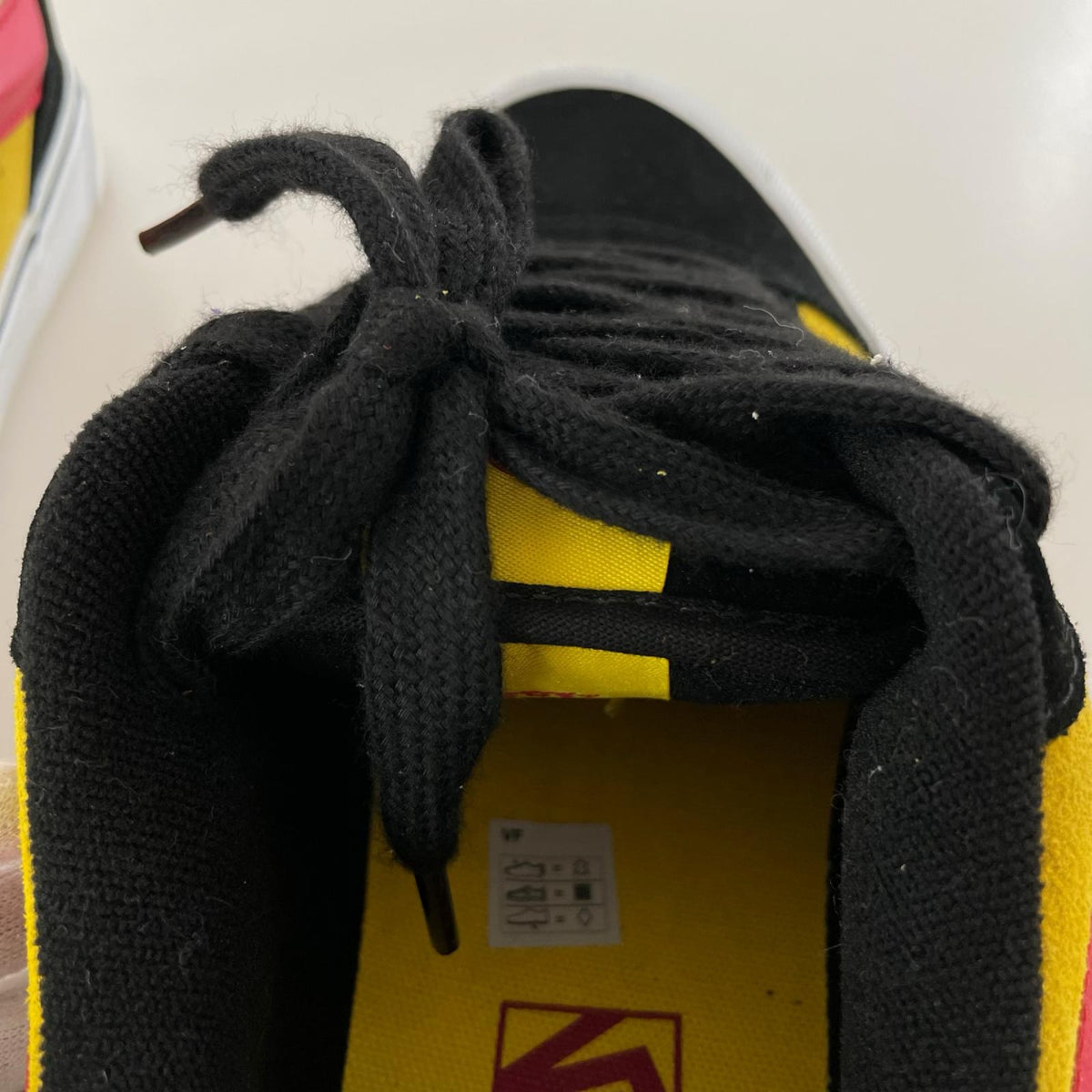 スニーカー VANS Knu Skool ABC-MART 45周年記念ﾓﾃﾞﾙ 黒×黄×赤 (26.5) 26.5cm (US8 1/2 UK8 EU43)
