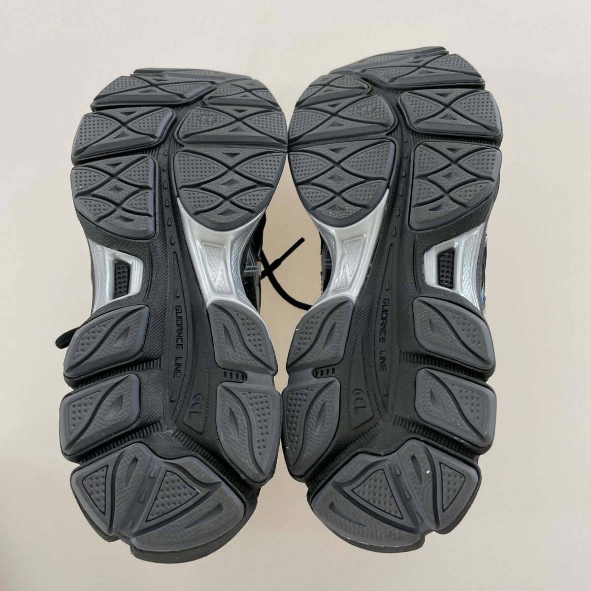 スニーカー ASICS GEL-CUMULUS 16 1203A888 黒 (26.5) 26.5cm (US8 1/2 UK8 EU43) ブラック