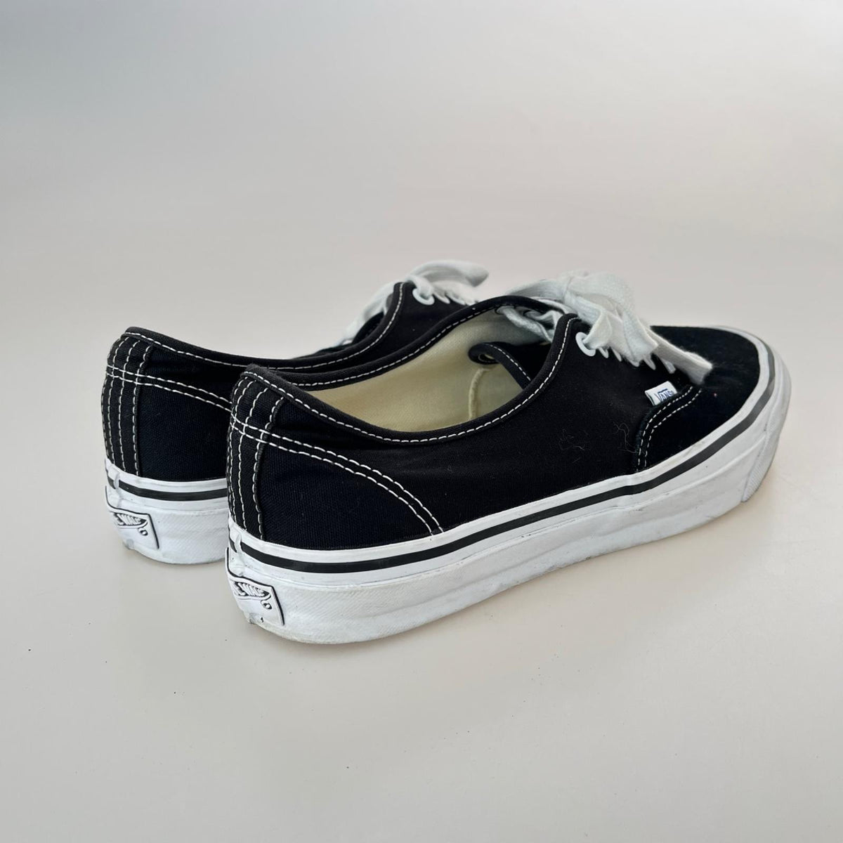スニーカー premium Authentic 27 ブラック