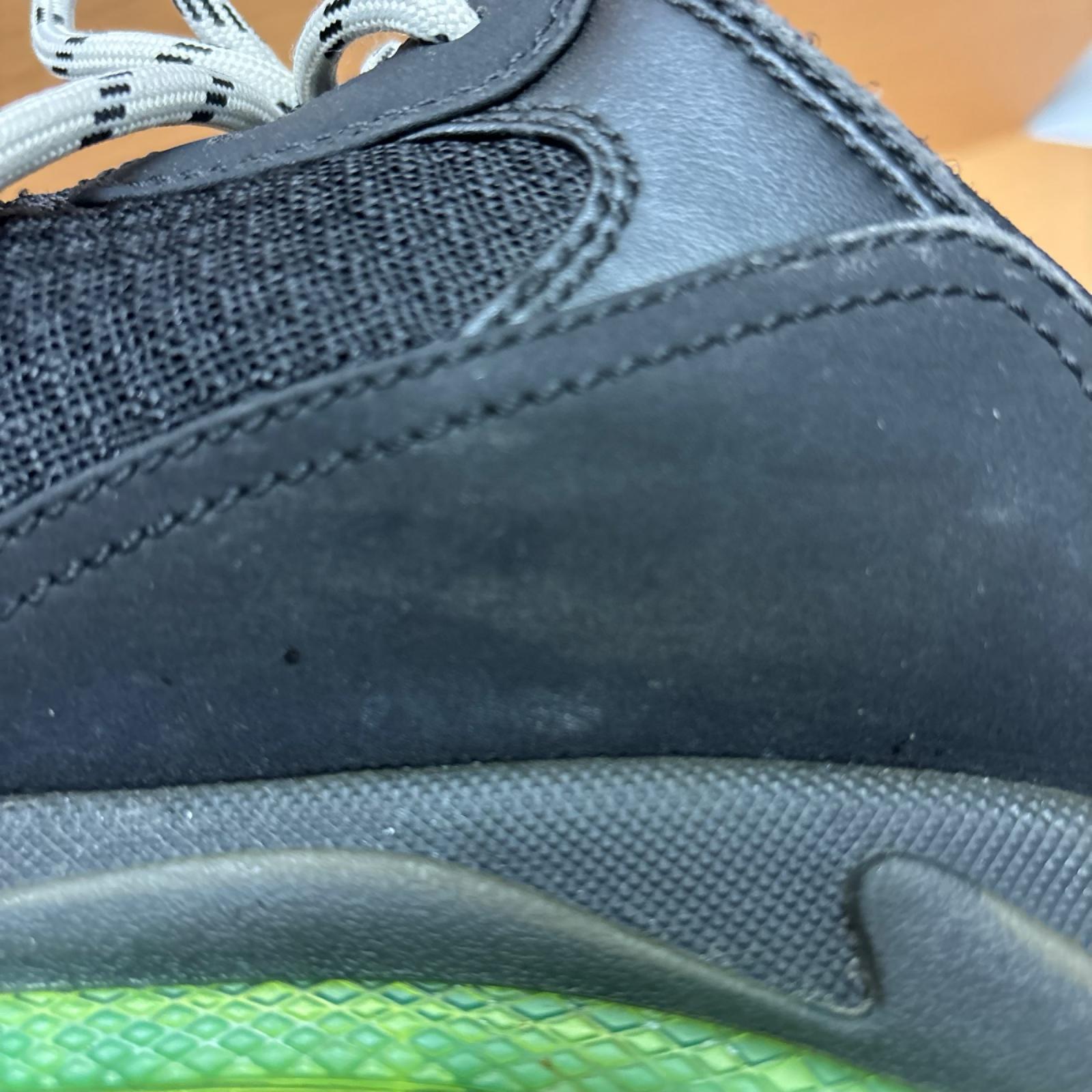 Triple S 黒緑 (29.0cm) 541624