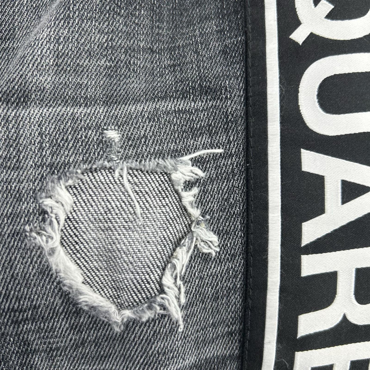 デニムパンツ SKATER JEAN ｽｷﾆｰﾃﾞﾆﾑ ﾀﾞﾒｰｼﾞ加工 ﾛｺﾞﾗｲﾝ 46 ブラック