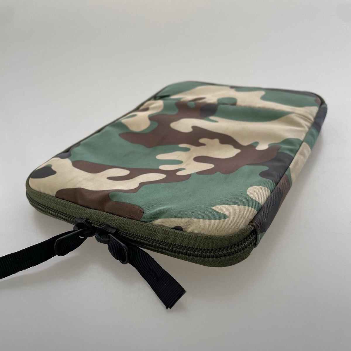 その他バッグ Ipadｹｰｽ ﾅｲﾛﾝ 迷彩 カーキ