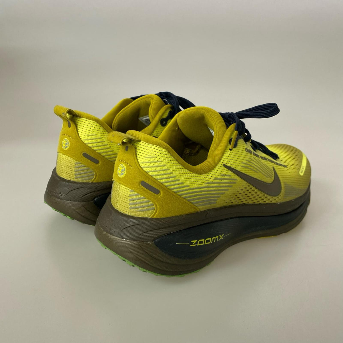 スニーカー NIKE VOMERO18 SE 26.5cm (US8 1/2 UK8 EU43) イエロー