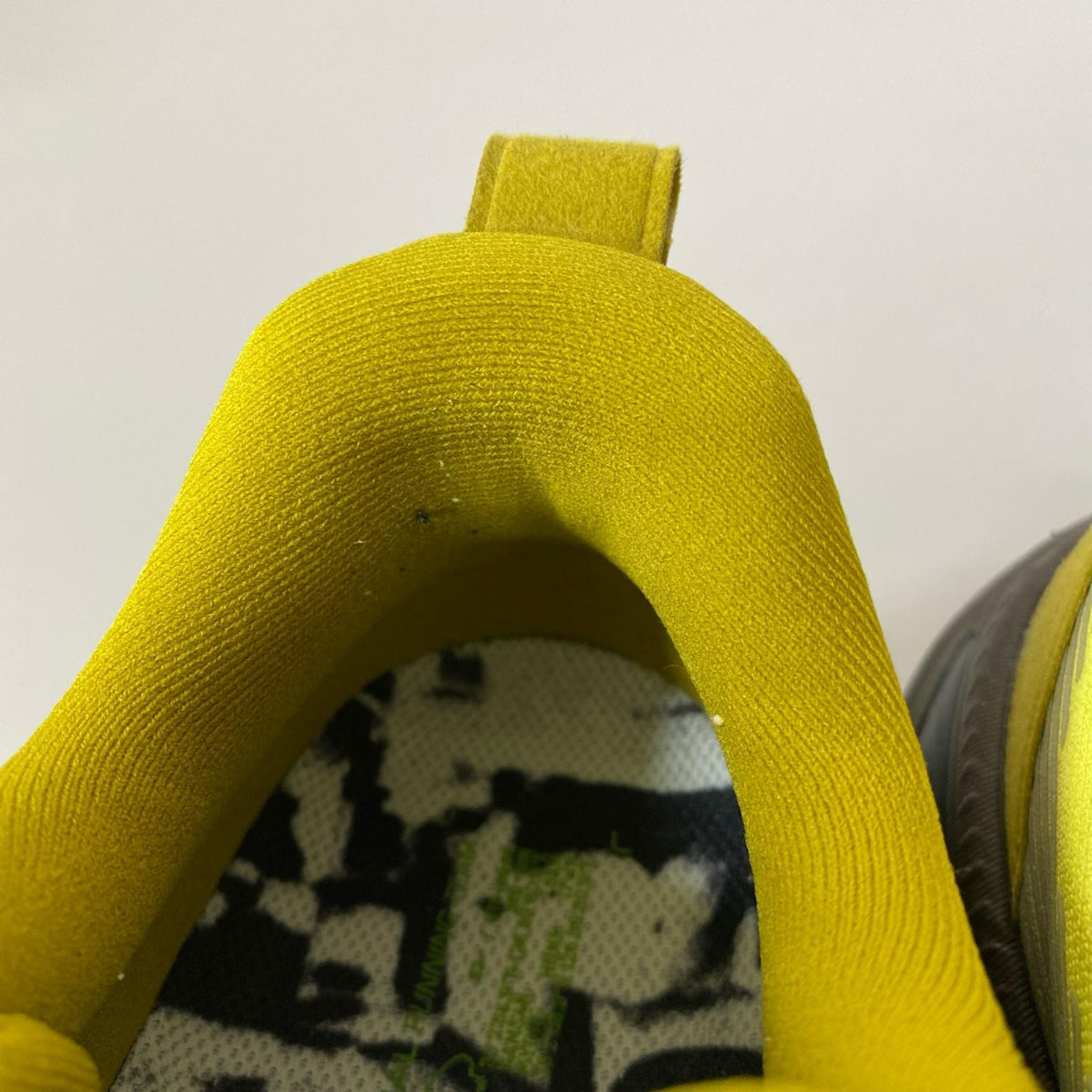 スニーカー NIKE VOMERO18 SE 26.5cm (US8 1/2 UK8 EU43) イエロー