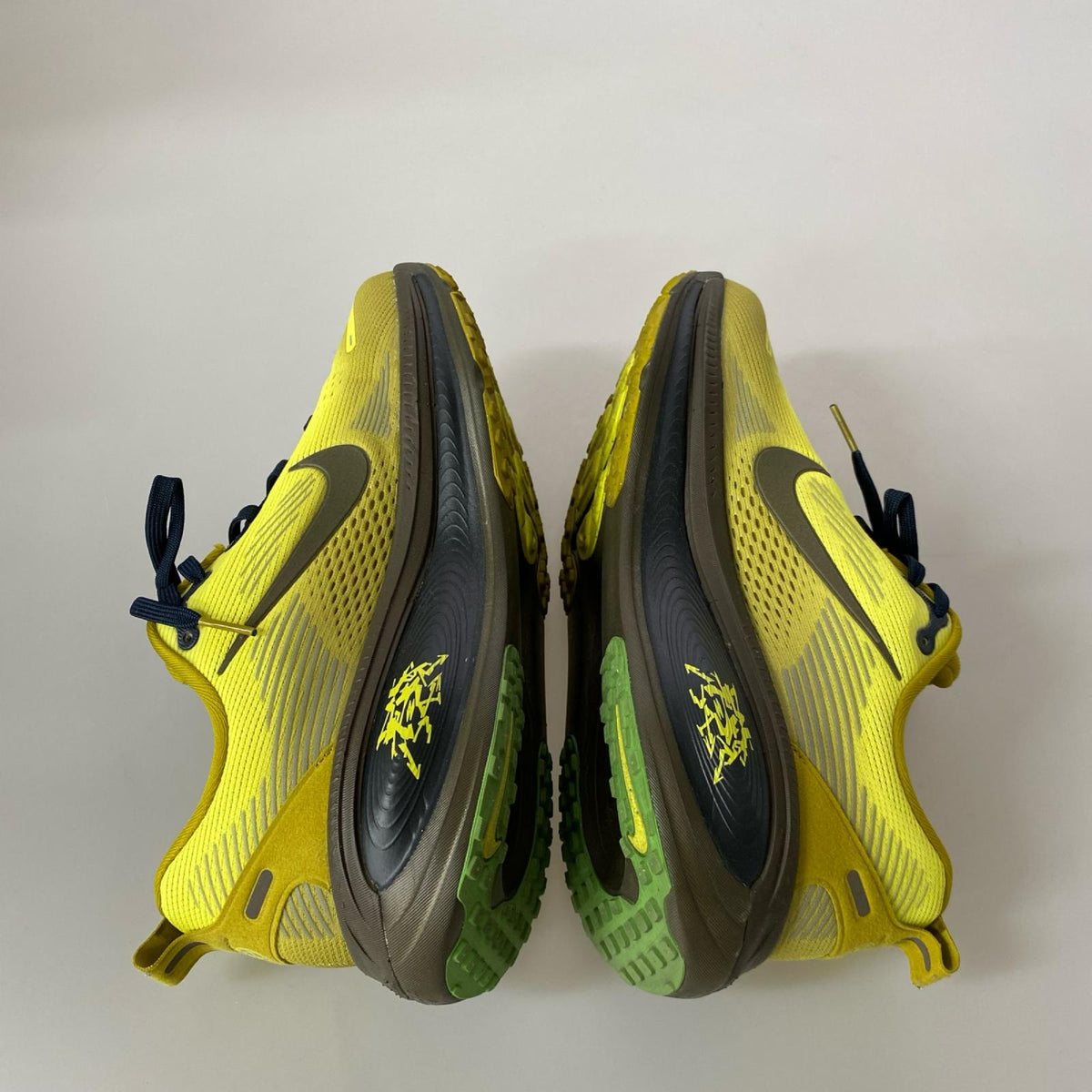 スニーカー NIKE VOMERO18 SE 26.5cm (US8 1/2 UK8 EU43) イエロー