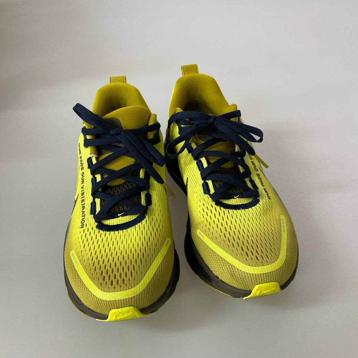 スニーカー NIKE VOMERO18 SE 26.5cm (US8 1/2 UK8 EU43) イエロー