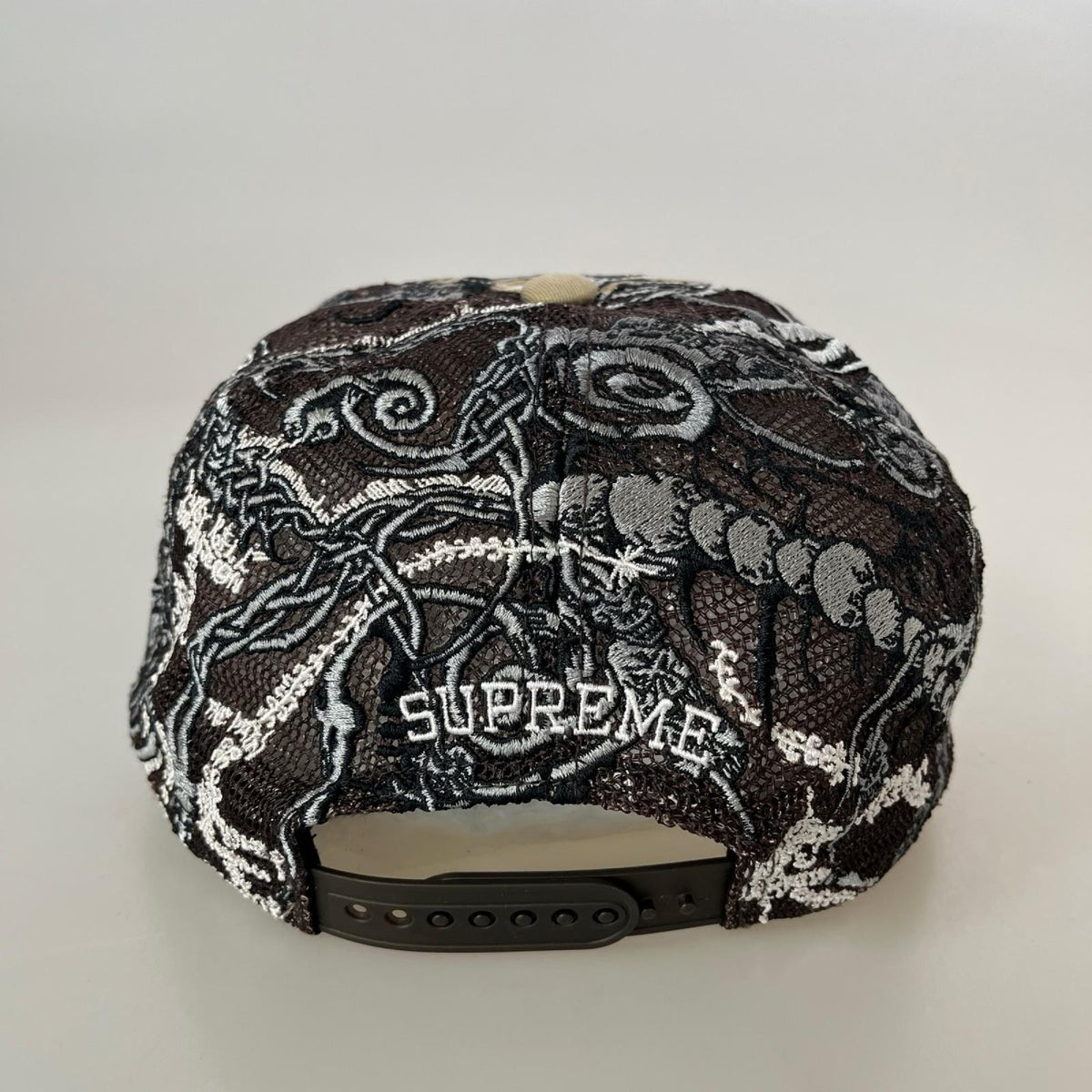 キャップ Wombat Embroidered Mesh Back 6-Panel