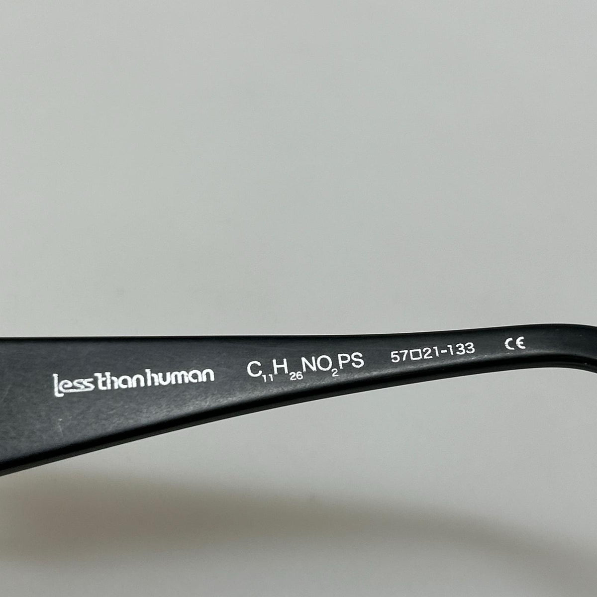 その他アクセサリー less than human　ｻﾝｸﾞﾗｽ ブラック