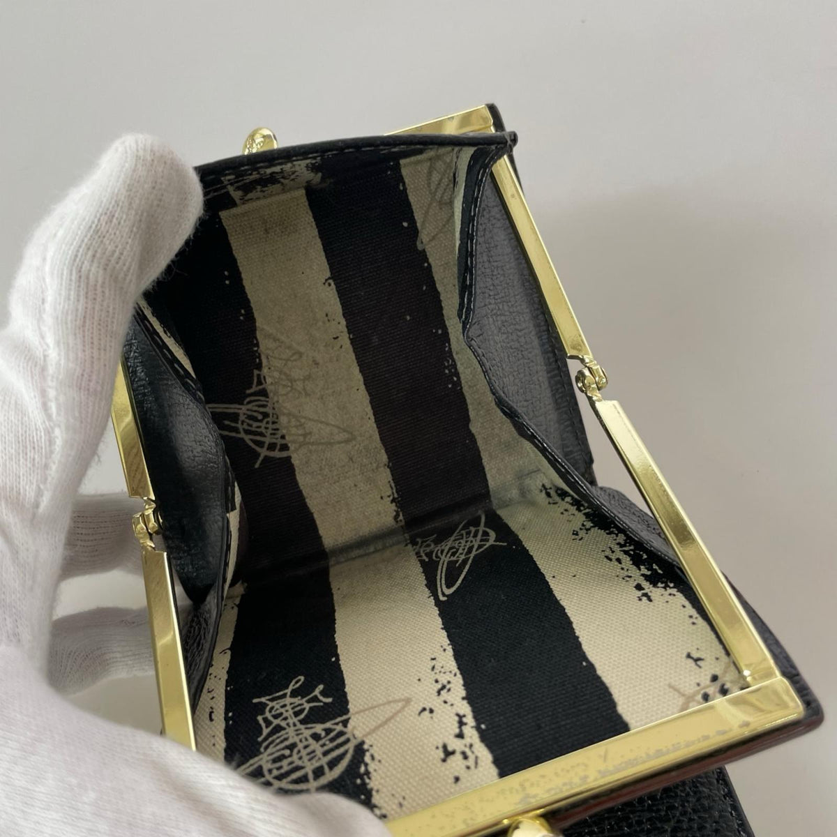 コンパクトウォレット ﾚｻﾞｰ がま口 ブラック