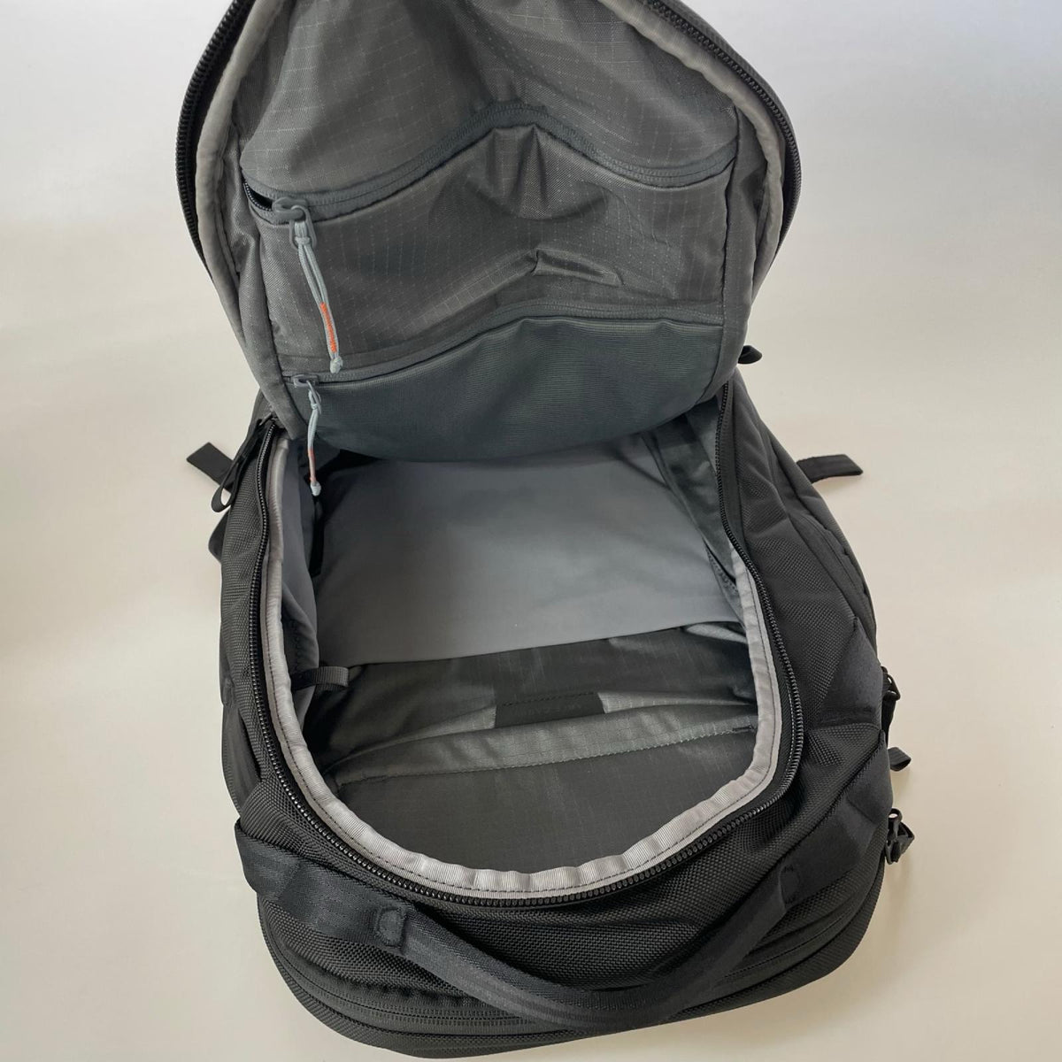 リュック・デイパック ABLE CARRY Max EDC 26L Ballistic 1680D ブラック
