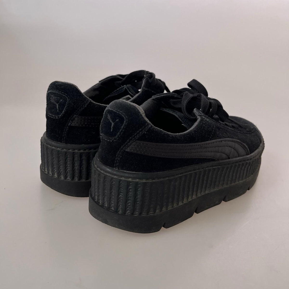 スニーカー PUMA by Rihanna CLEATED CREEPER SUEDE 366268 04 黒 (24) 24cm (US6 UK5 1/2 EU38) ブラック