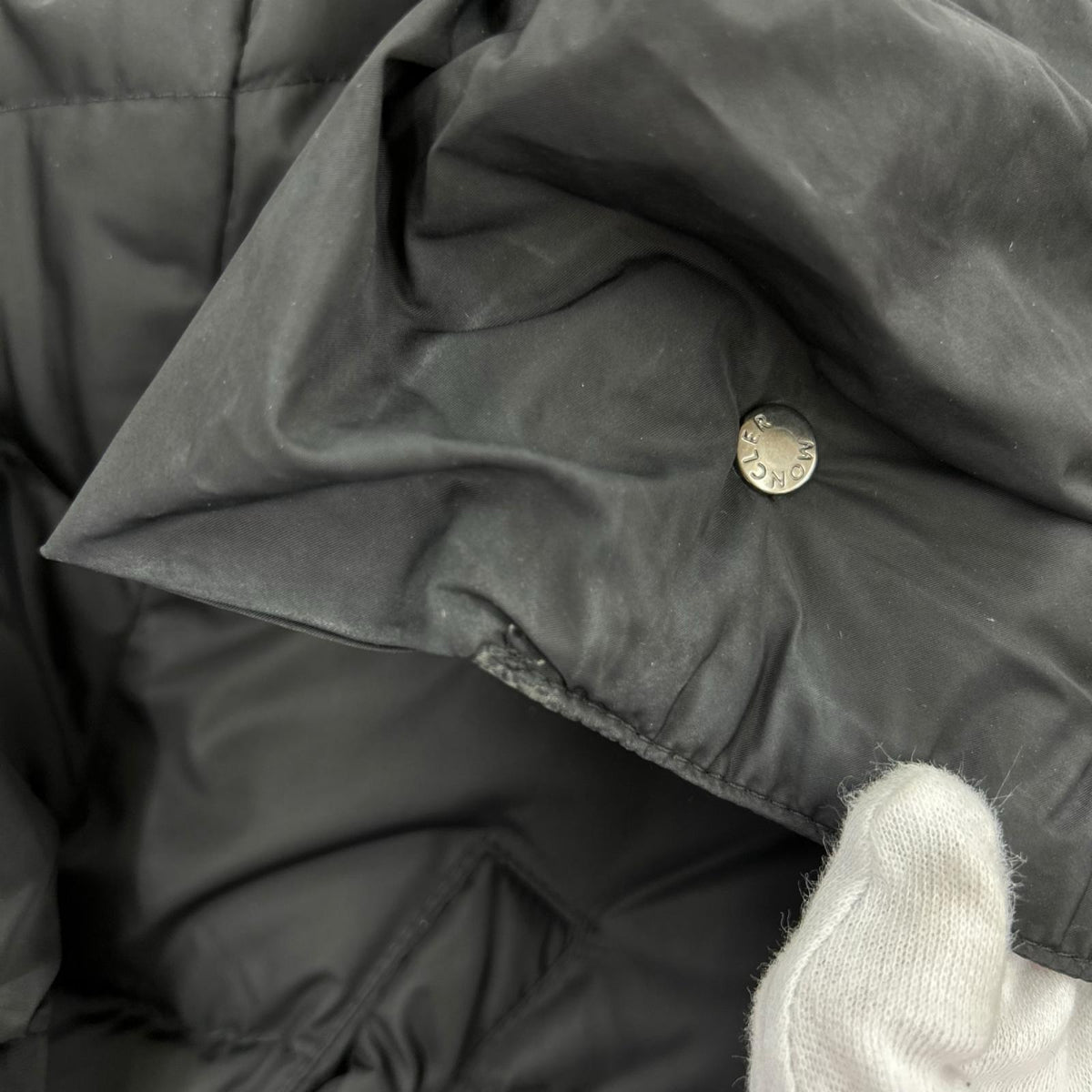 ダウンジャケット MONCLER SERRE フリル付ダウンジャケット 黒 ブラック